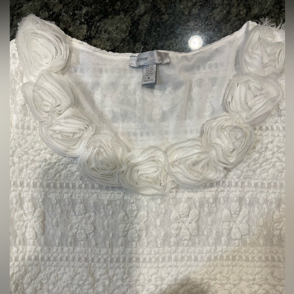 🤍Cute Forever Fashion white top size M w/ rosettes along neckline, lace fabric - Picture 4 of 5